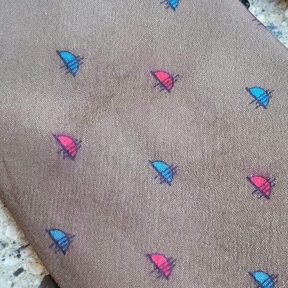 3/$20 - Emmanuel Ungaro Paris 100% silk Tie - Picture 2 of 3